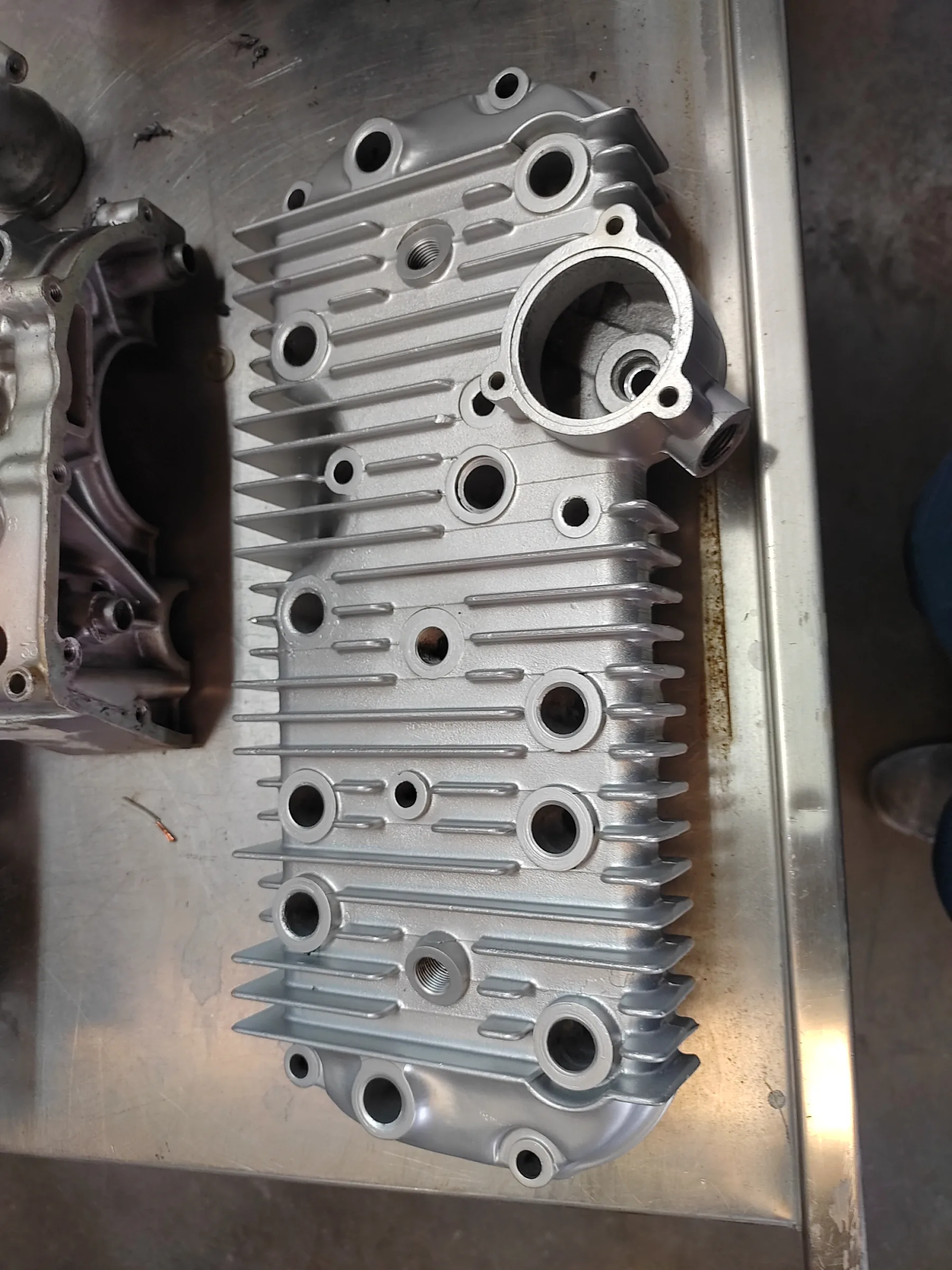 Verschillende gestraalde aluminium motoronderdelen